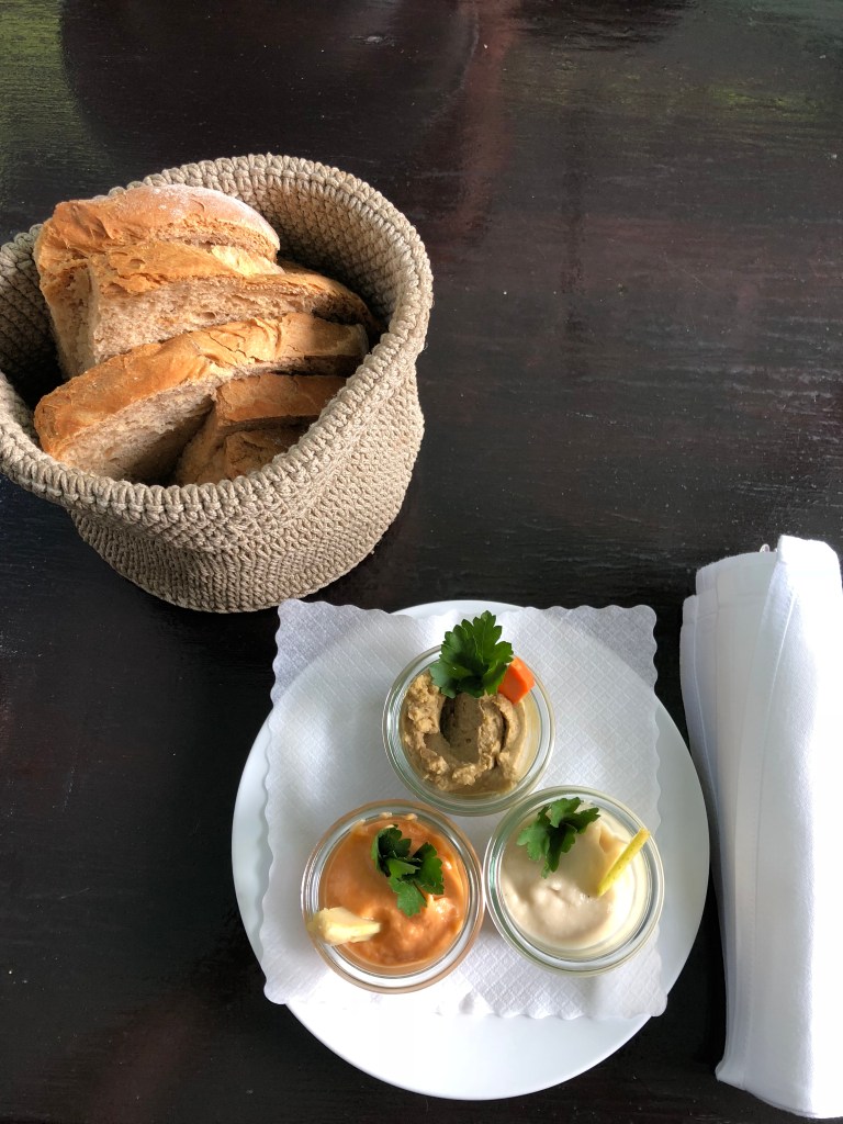 B3814119-EC66-4AA1-835B-158B46D89298